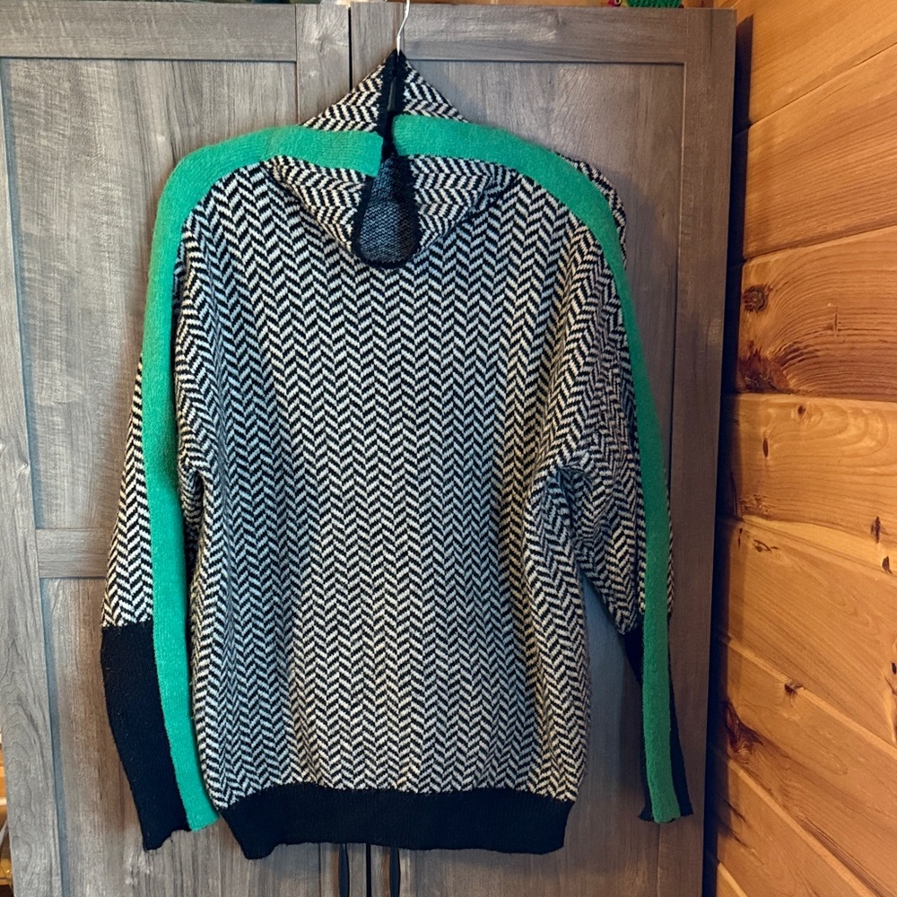STYLEWE Black and Green Herringbone Crewneck Sweater
